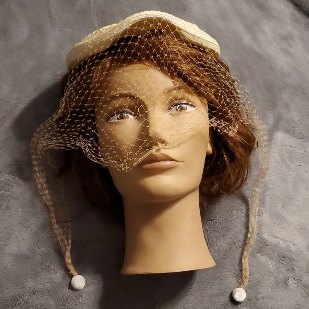 ‎50’s cream straw weave Veiled Beret Church Hat